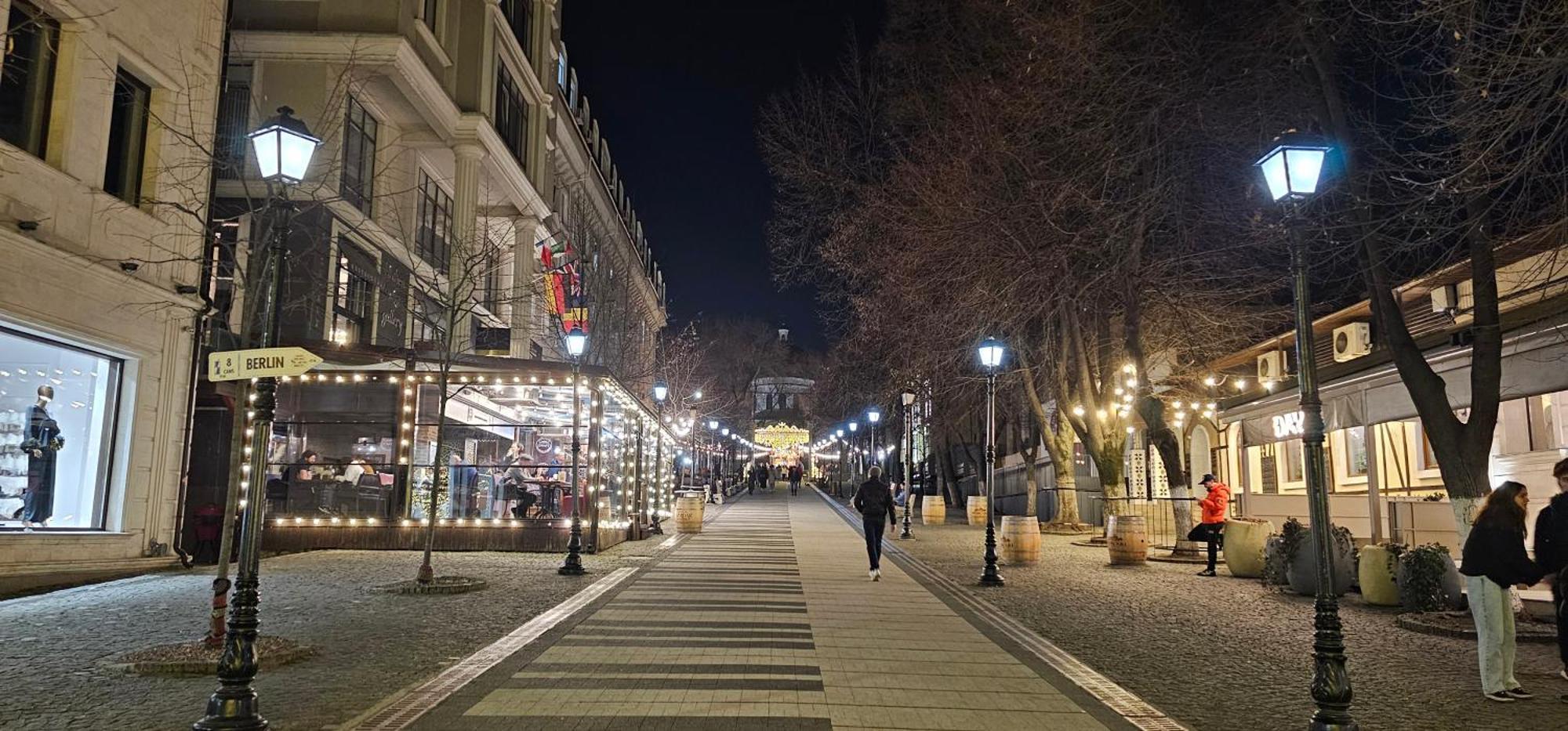 Park & Pedestrian Zone Apartment For4 Chişinau Exteriör bild